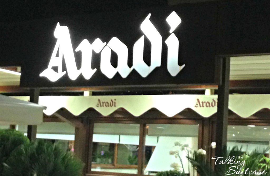Aradi sign at night
