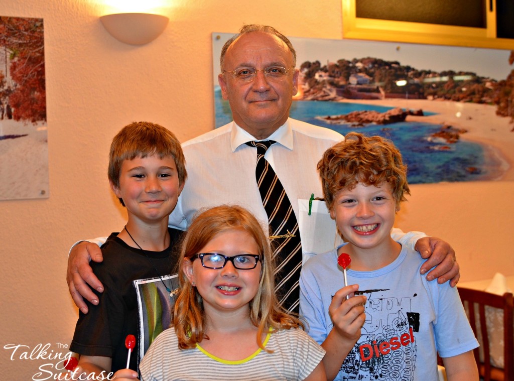 Kids with owner at Restaurant Feliu
