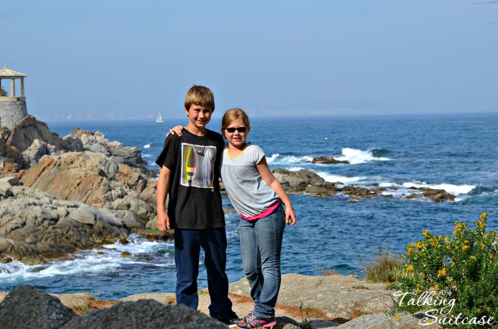 Kids on Camino de Ronda trail