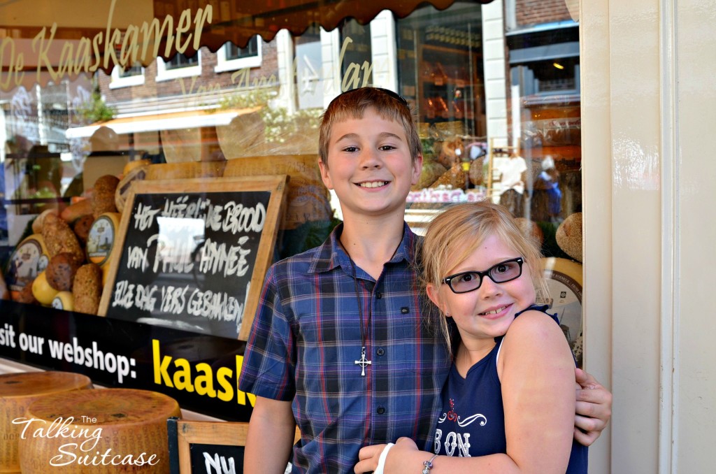 Kids posing at De Kasskamer cheese shop waiting for cheese samples