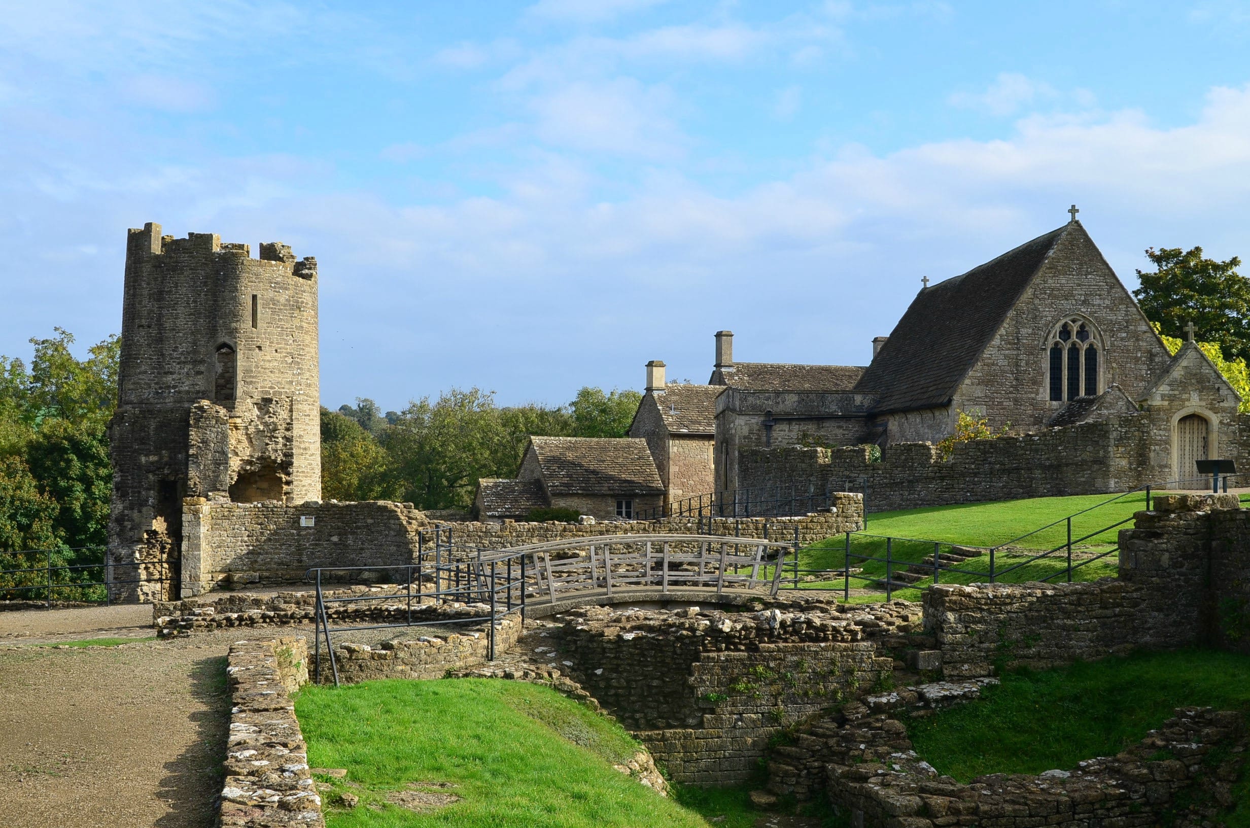 farleighhungerfordcastle The Talking Suitcase