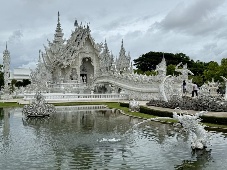 25 Essential Things to Know Before Visiting Thailand: A First-Time Traveler’s Guide